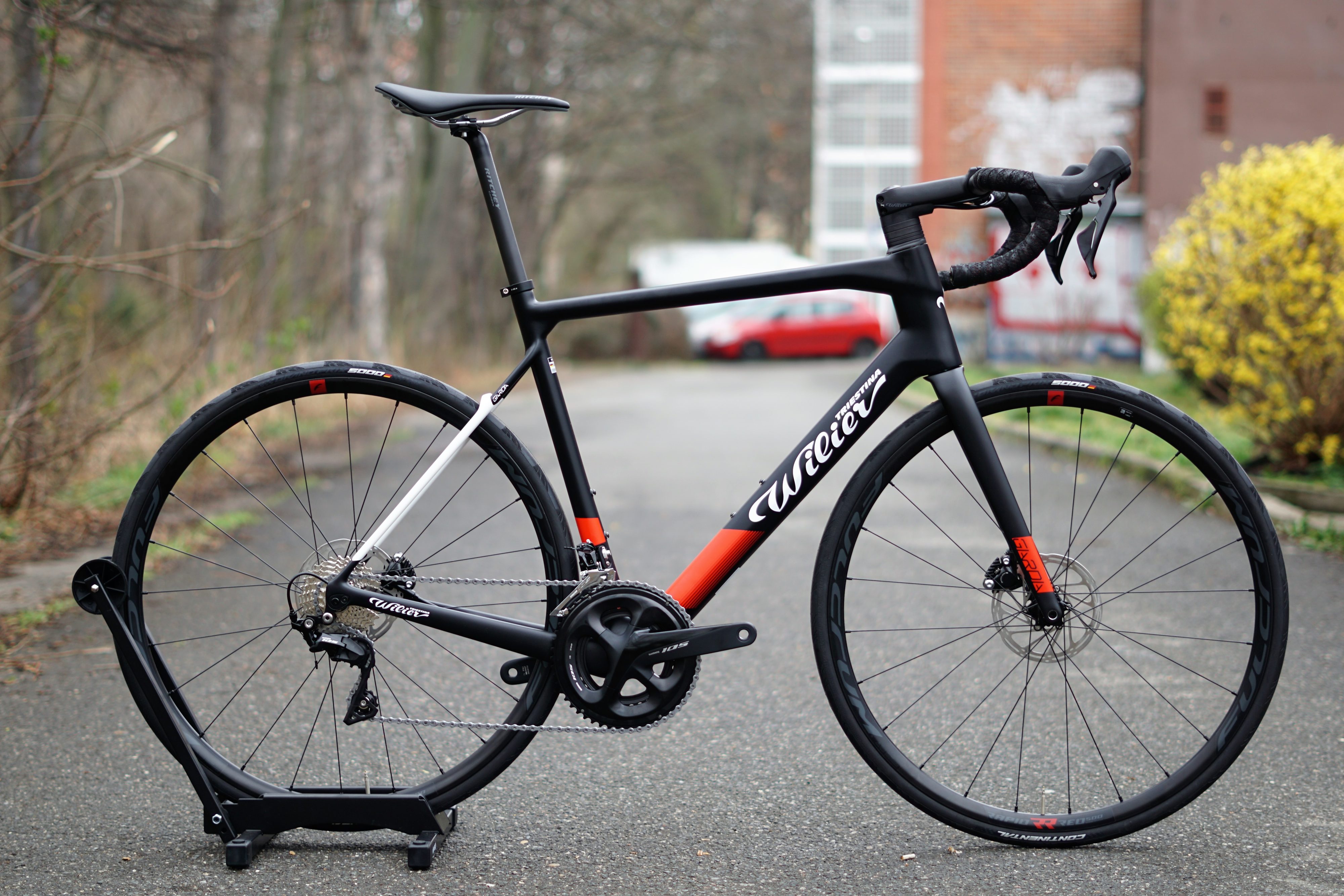 Wilier GARDA Disc+ Shimano 105 +Fulcrum black red XL - WILIER - Kolo na operÃ¡k